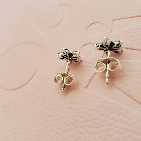 Pandora Snowflake Flower Earrings - Picture 3 of 4